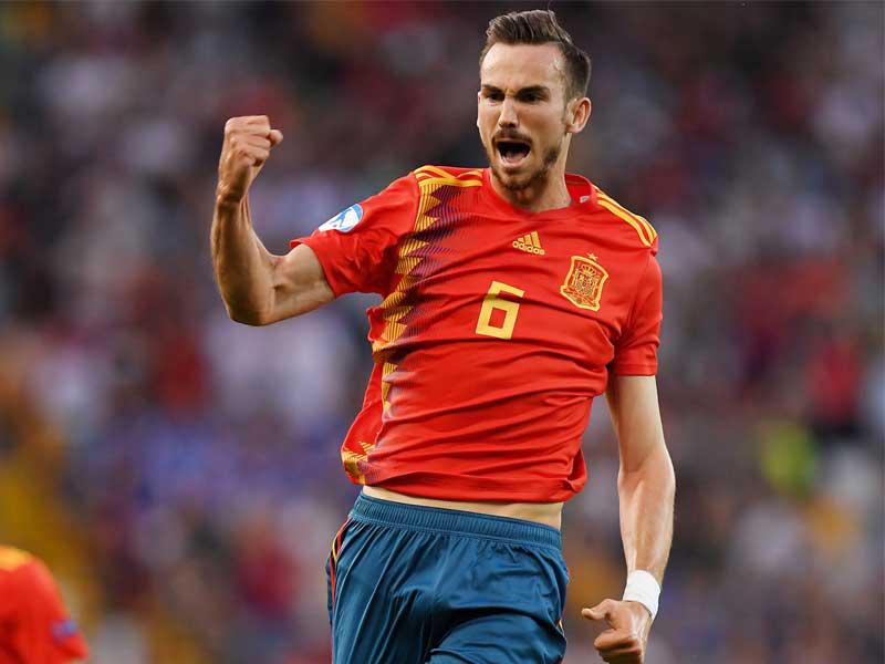 لاعب الوسط الإسباني فابيان رويز