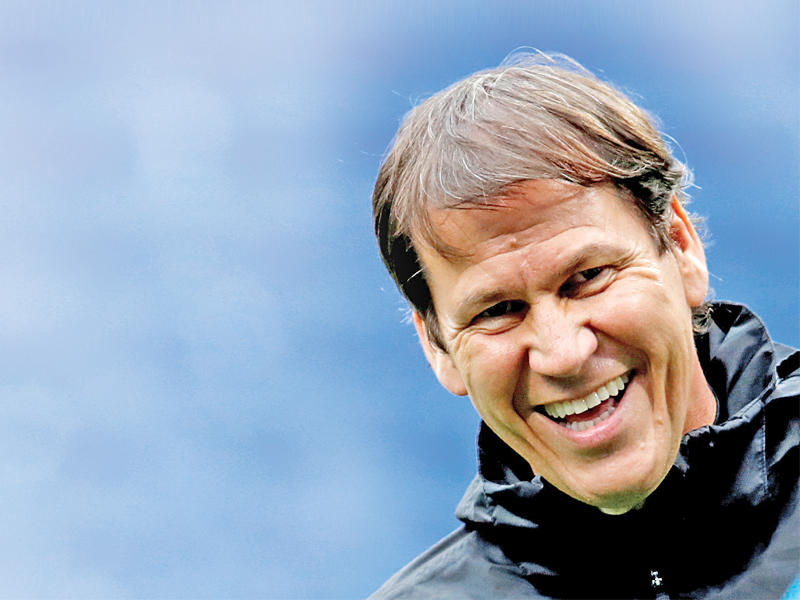  رودي غارسيا مدرب نادي ليون الفرنسي لكرة القدم