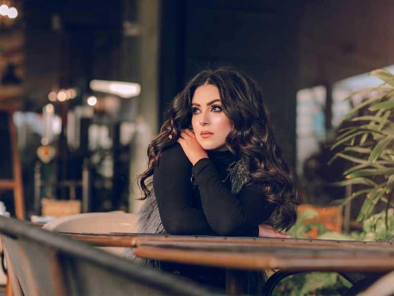 الفنانة نهى عابدين 