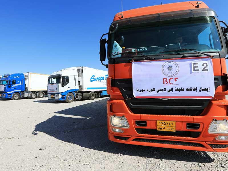 شوهدت شاحنات محملة بالمساعدات الإنسانية متجهة إلى سوريا للعائلات النازحة التي فرت من العنف