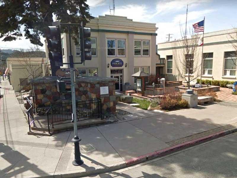 قسم شرطة جبل شاستا في جبل شاستا ، كاليفورنيا.