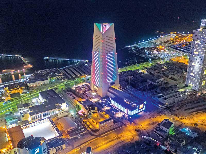 «المركزي» يشع ابتهاجاً بالعودة: احتفاءً بعودة صاحب السمو أمير البلاد الشيخ صباح الأحمد إلى أرض الوطن، زيّن بنك الكويت المركزي مقره الرئيسي بلوحة من الأنوار تحمل ألوان علم الكويت وصور صاحب السمو، احتفالاً وابتهاجاً بهذه المناسبة.