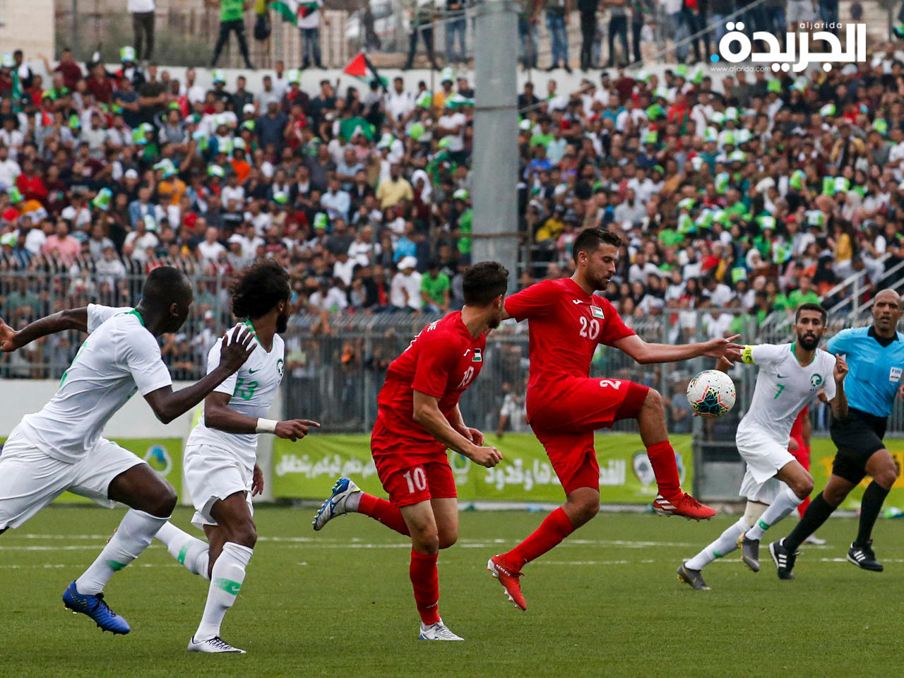 جانب من اللقاء في ملعب فيصل الحسيني