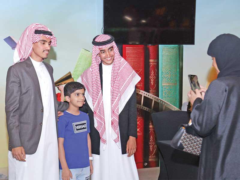 عبدالله علي مع جمهور المهرجان 