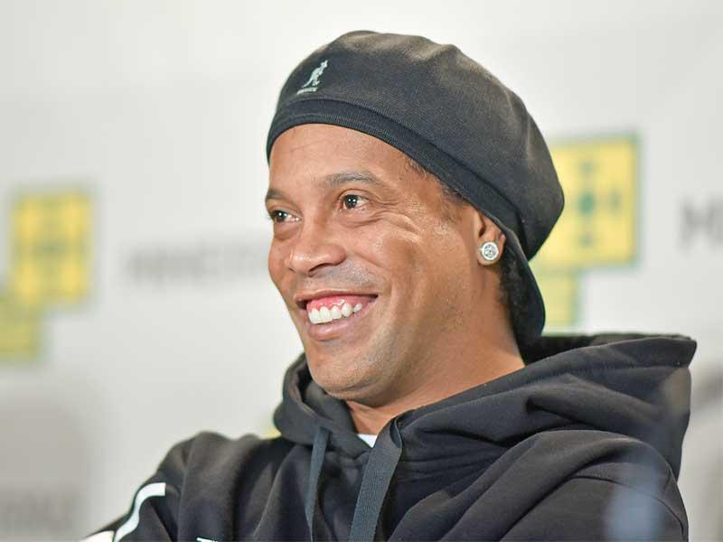 اللاعب البرازيلي السابق رونالدينيو