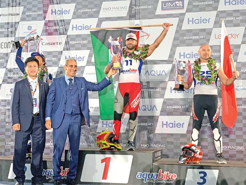 جانب من تتويج العبدالرزاق بالمركز الأول في الصين