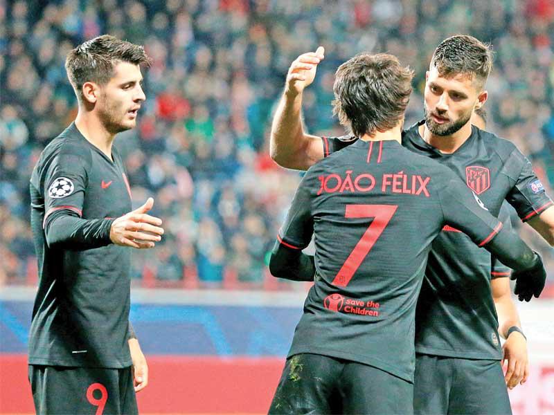 لاعبو أتلتيكو مدريد خلال مباراة سابقة