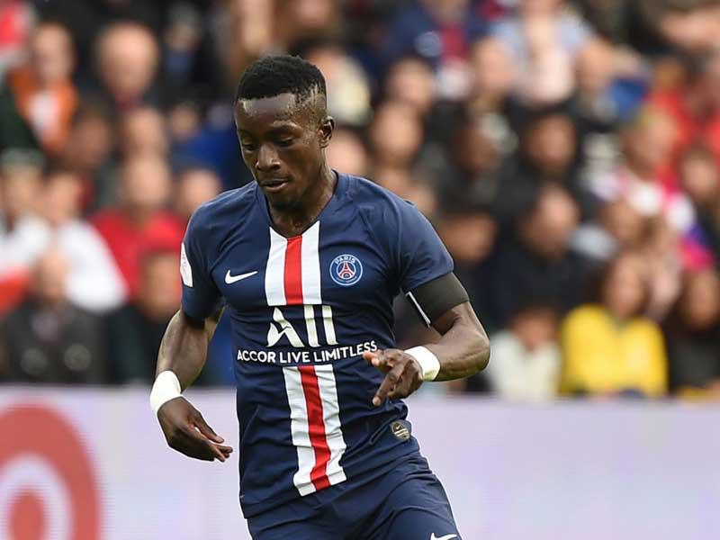 لاعب الوسط الدولي السنغالي إدريسا غي