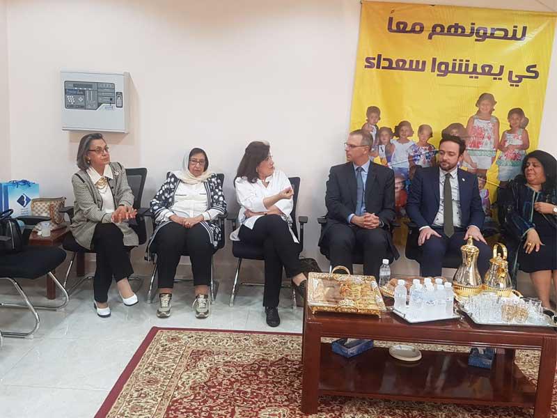 جانب من لقاء «حماية الطفل» وسفير كندا