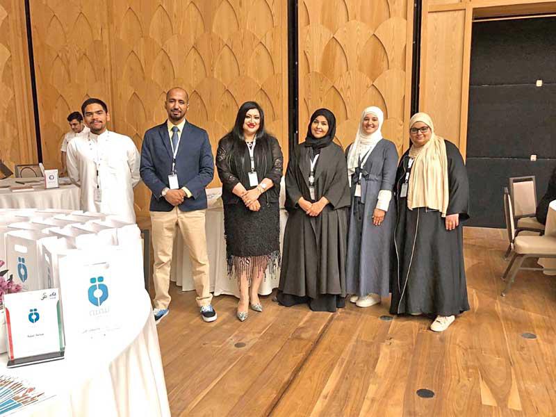 صورة جماعية للفريق المشارك في الملتقى