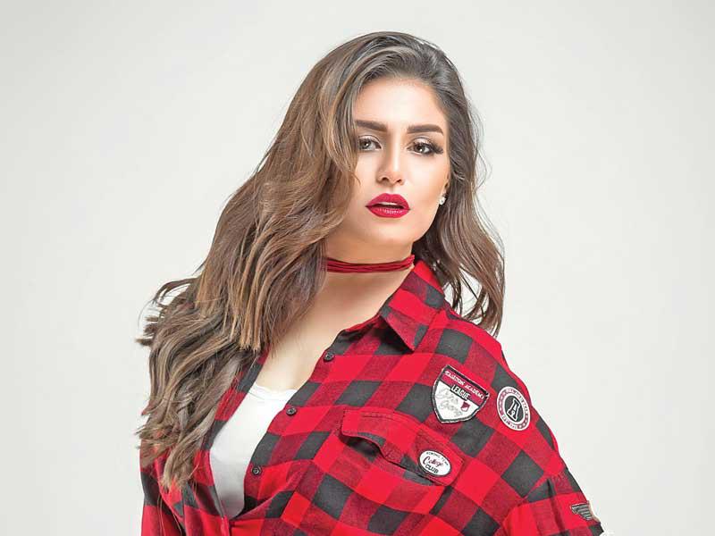 الفنانة منة فضالي 