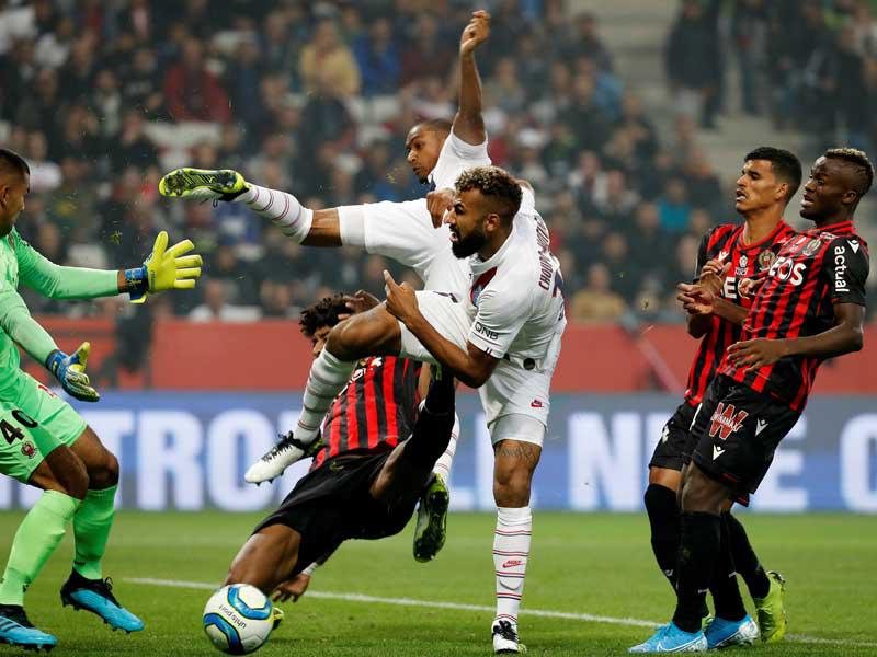 جانب من مباراة باريس سان جرمان ونيس