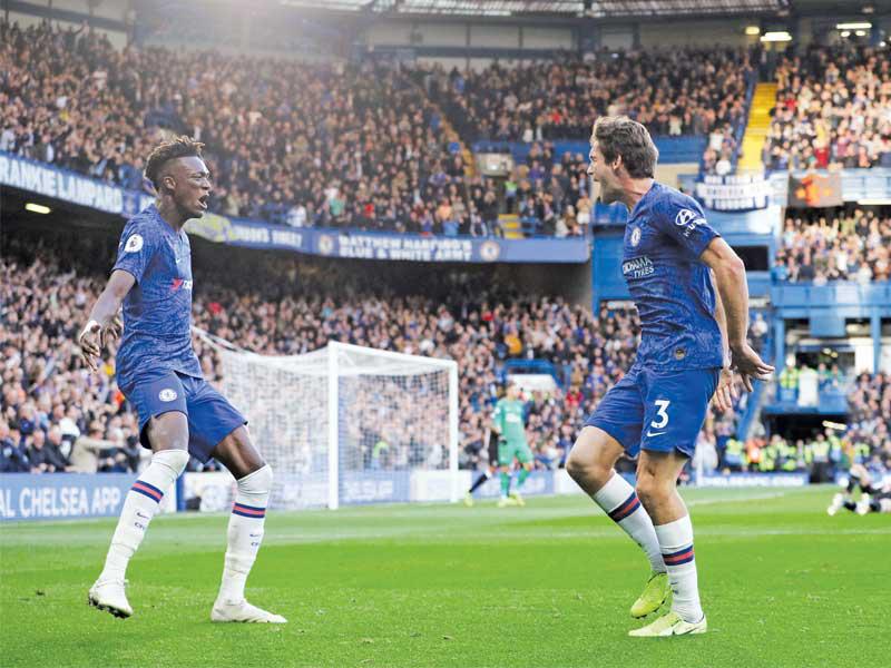 ألونسو نجم تشلسي يحتفل بهدفه