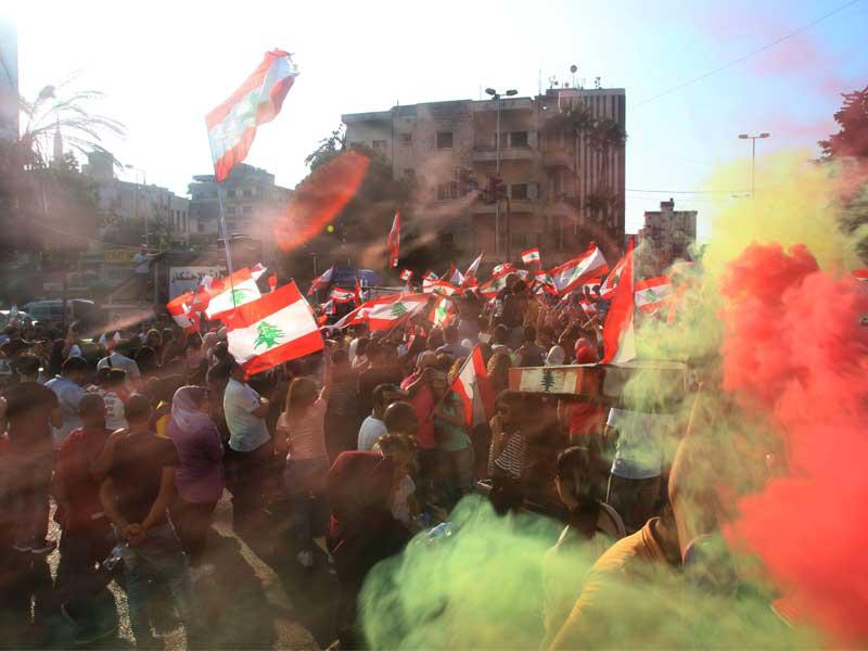 جانب من التظاهرات في صيدا أمس (أ ف ب)
