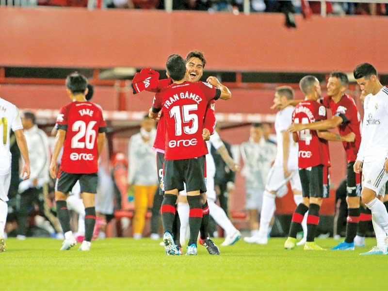 ديفيد سيلفا يحتفل بعد إحرازه هدفاً في مرمى كريستال بالاس