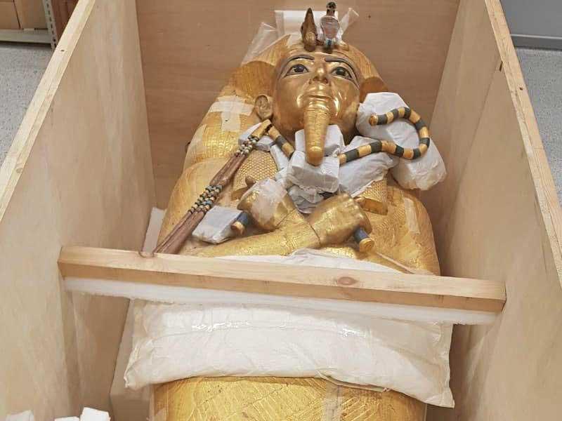 تابوت توت عنخ آمون يخضع للترميم