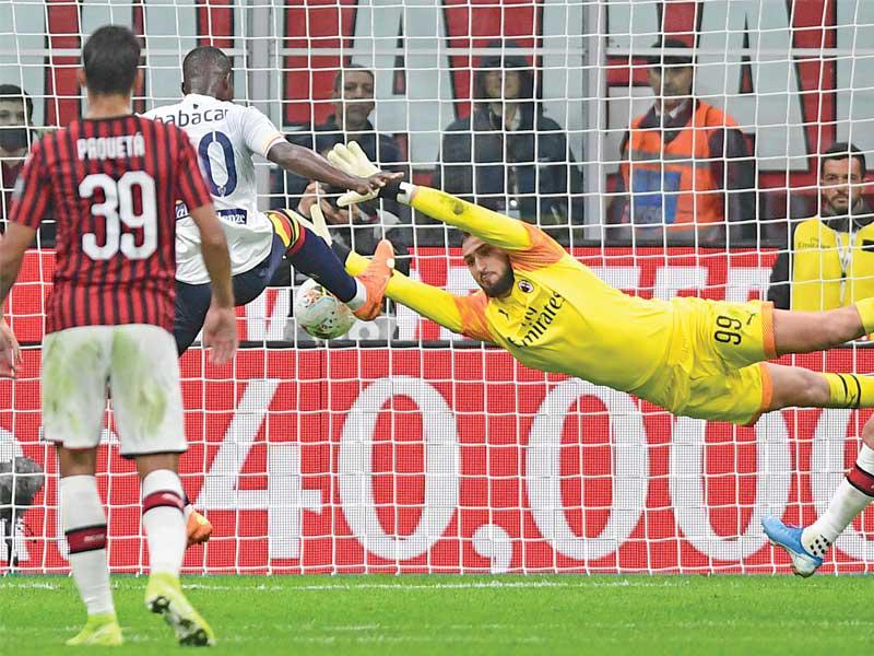 باباكار مهاجم ليتشي يحرز هدفاً في مرمى ميلان