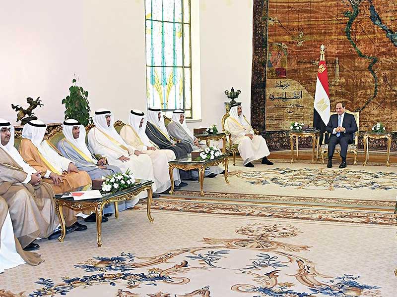 السيسي مستقبلاً المبارك والوفد المرافق أمس