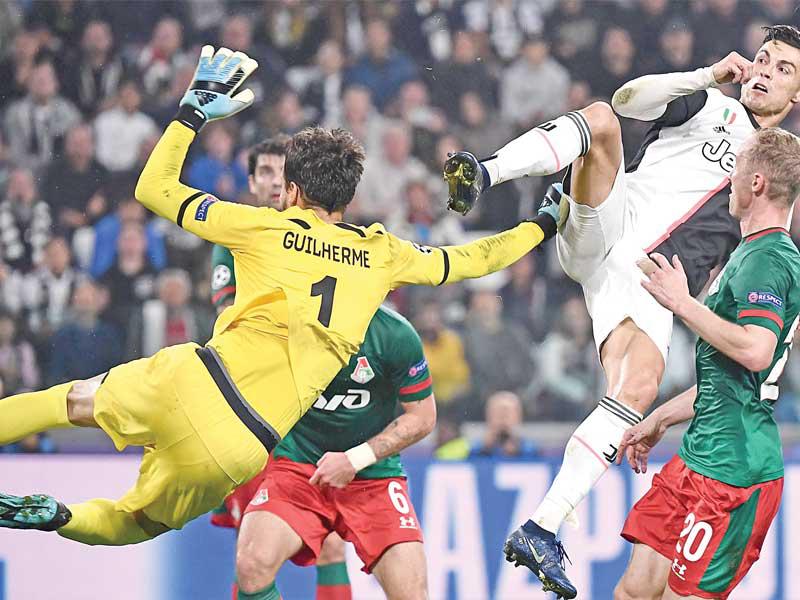 جانب من مباراة يوفنتوس ولوكوموتيف موسكو