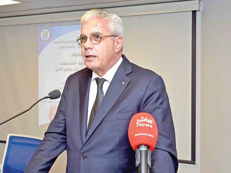 السفير الفلسطيني متحدثاً