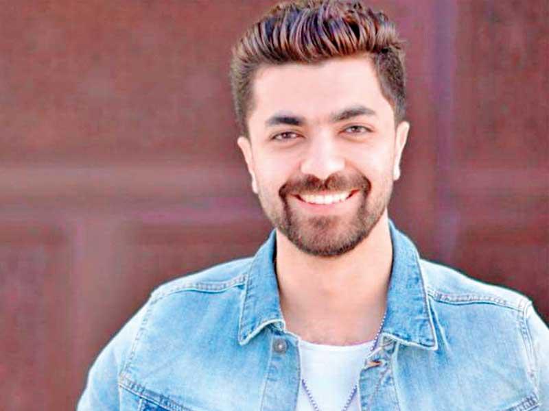 نجم ستار أكاديمي بموسمه التاسع الفنان المصري ​محمد عباس