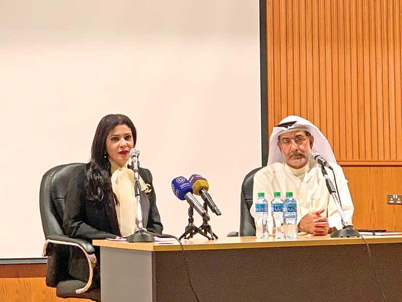 الأنصاري والحسينان خلال المؤتمر الصحافي 