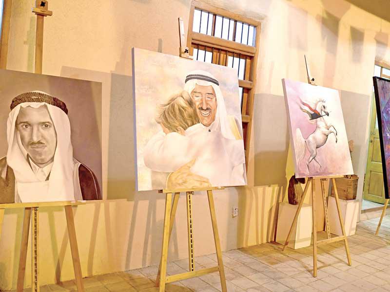 جانب من اللوحات احتفاء بعودة سمو الأمير