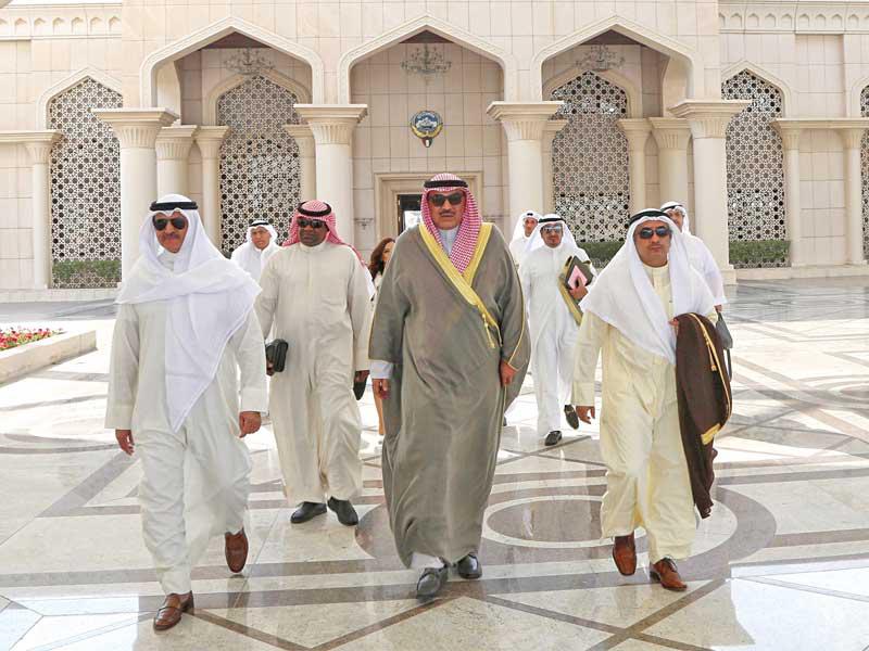 ممثل الأمير لدى مغادرته إلى أذربيجان