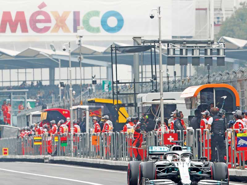 البريطاني هاميلتون خلال تجارب سباق جائزة المكسيك