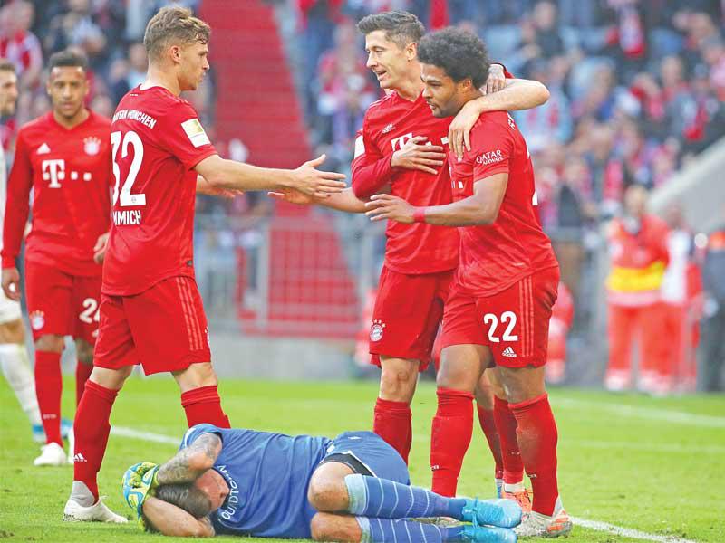 احتفال لاعبي بايرن بهدف ليفاندوفسكي