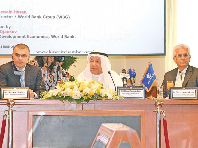 الغانم مترئساً الندوة