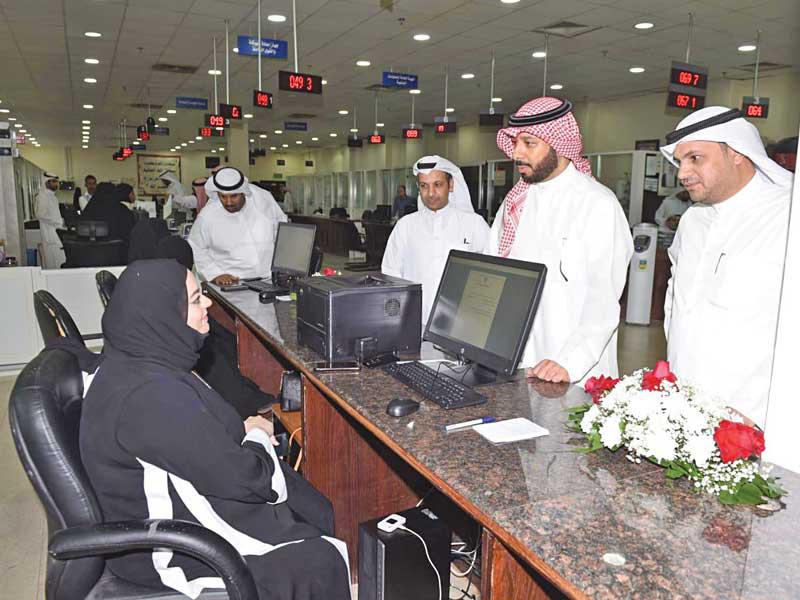 الحمدان والمطيري خلال افتتاح المركز