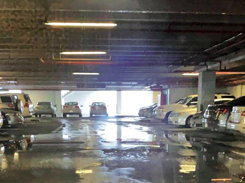 مواقف «الشدادية» غارقة في المياه