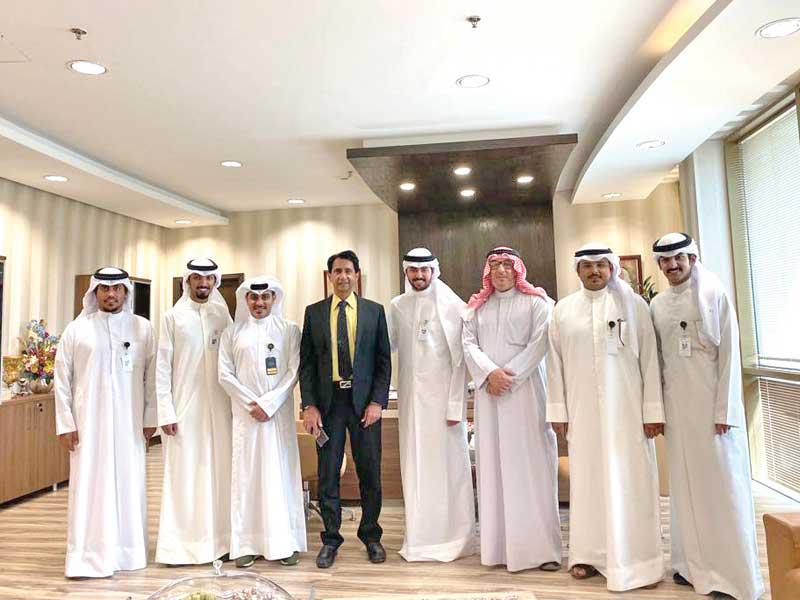 الحنيان متوسطاً وفد اتحاد التطبيقي