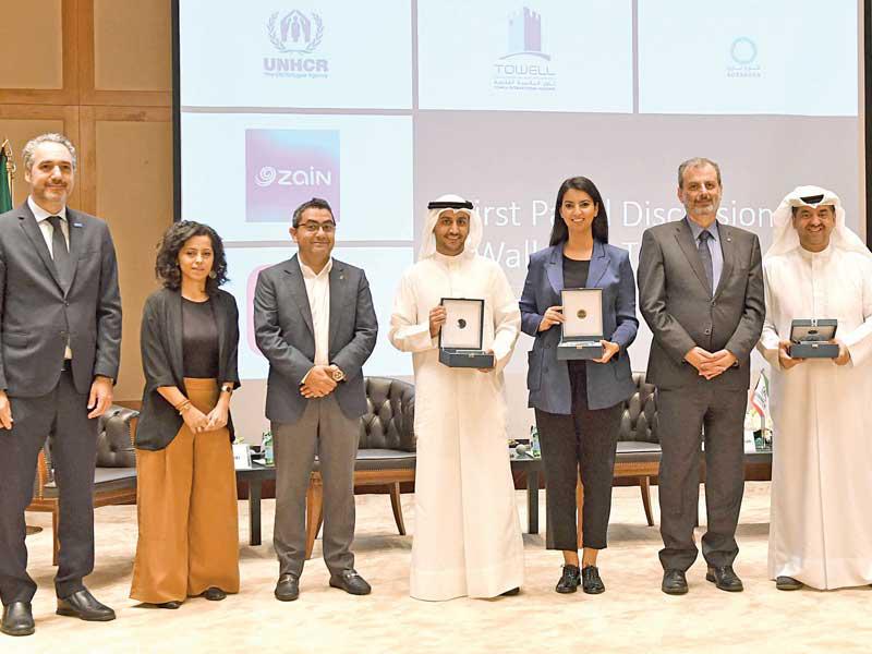 حدادين والخشتي مع مسؤولي القطاعين الخاص والعام خلال التكريم