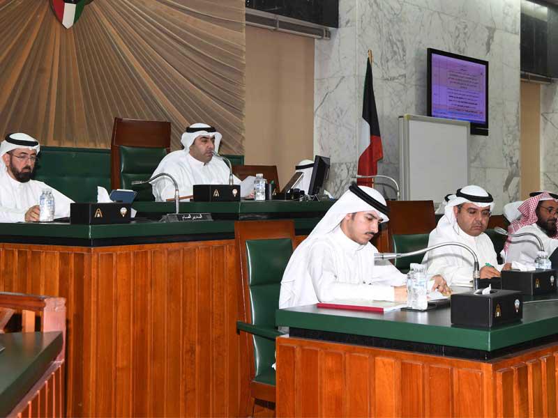 جانب من جلسة البلدي أمس