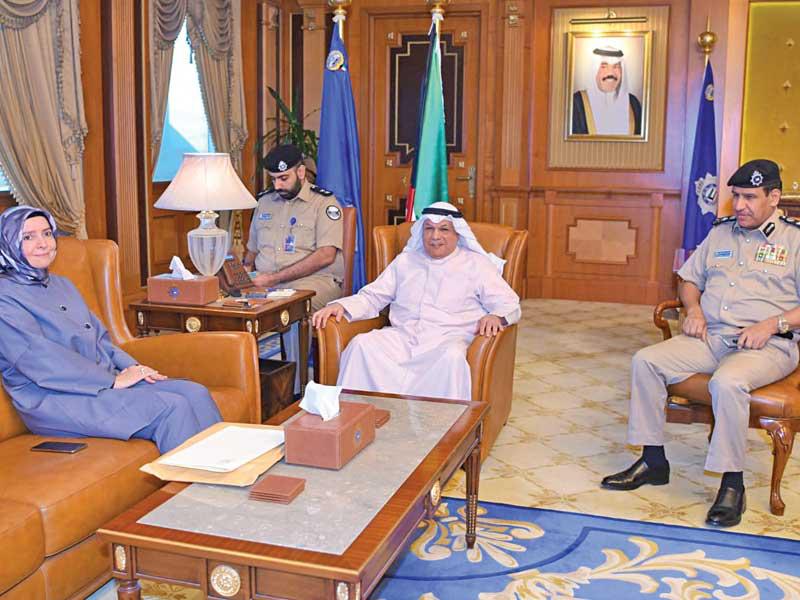 وزير الداخلية مستقبلاً سفيرة تركيا أمس