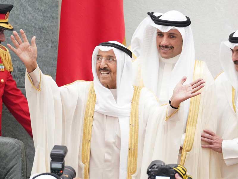 صاحب السمو محيياً الحضور (تصوير عبدالله الخلف)