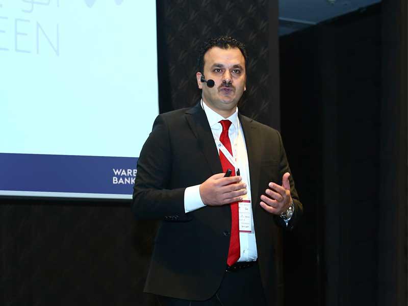 محمد الشريف متحدثاً خلال المؤتمرn