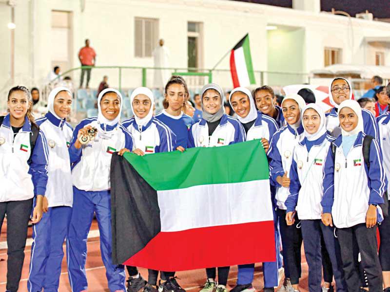 لاعبات الكويت بعد التتويج