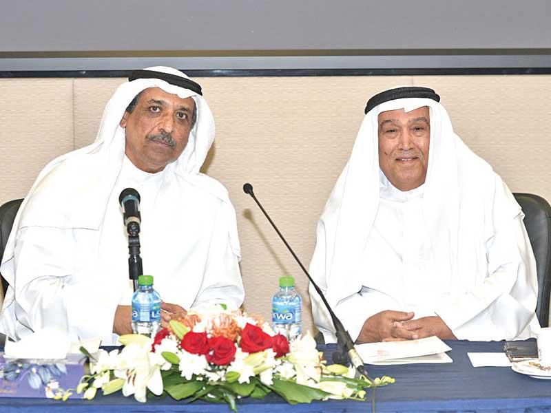 عبدالمحسن الخلفان مع الزميل عبد الستار ناجي 