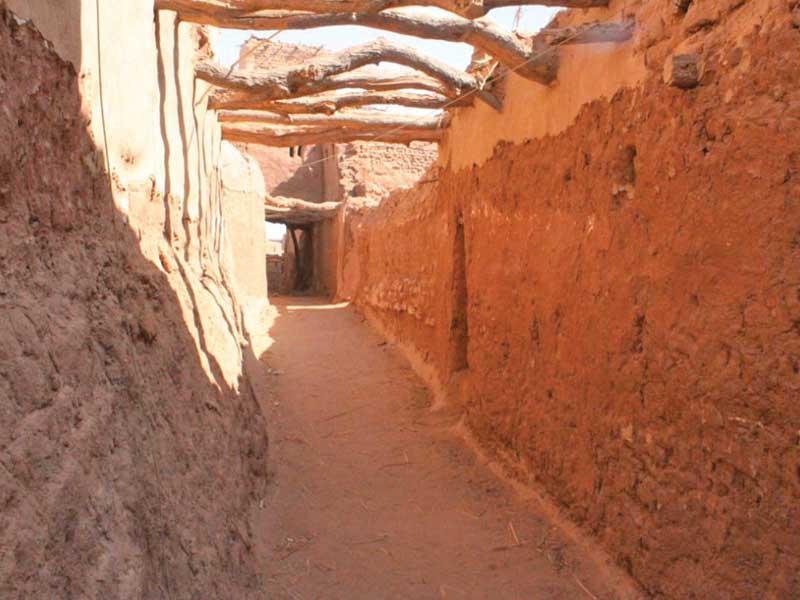 من مدينة بلاط الأثرية 