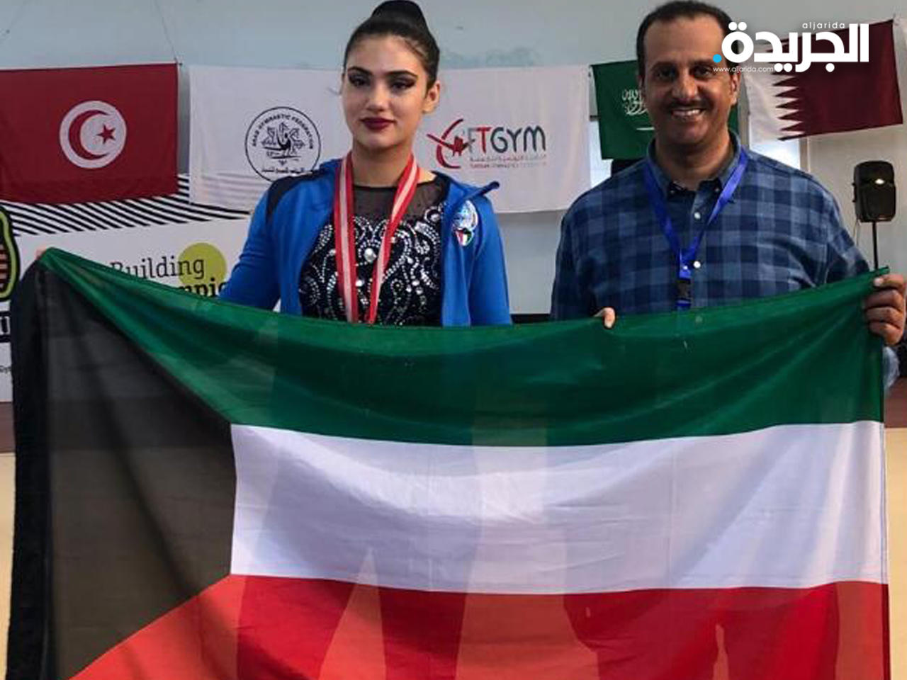 ياسمين معرفي محتفلة بإنجازها مع رئيس الوفد ناصر الهلفي 