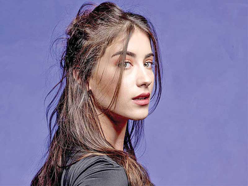 الممثلة التركية ​هازال كايا