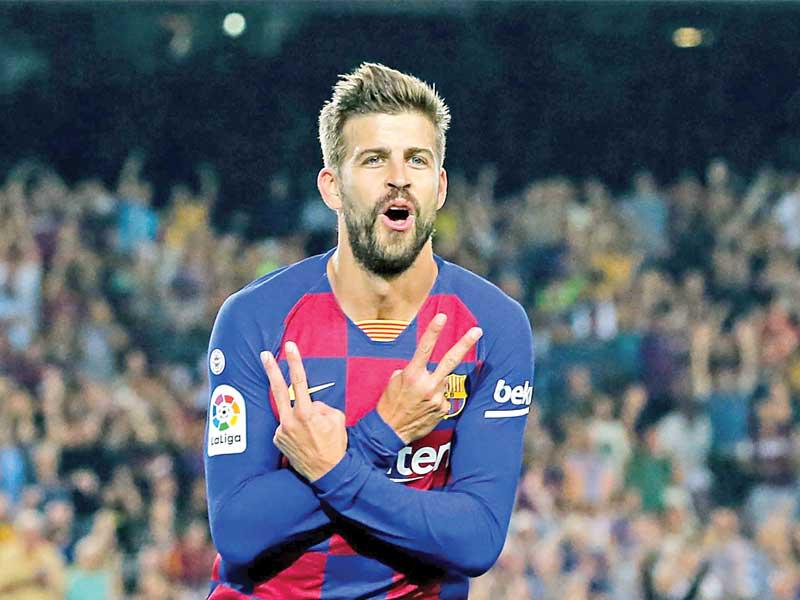 جيرار بيكي مدافع برشلونة