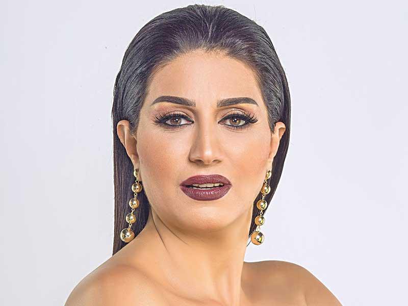الفنانة وفاء عامر