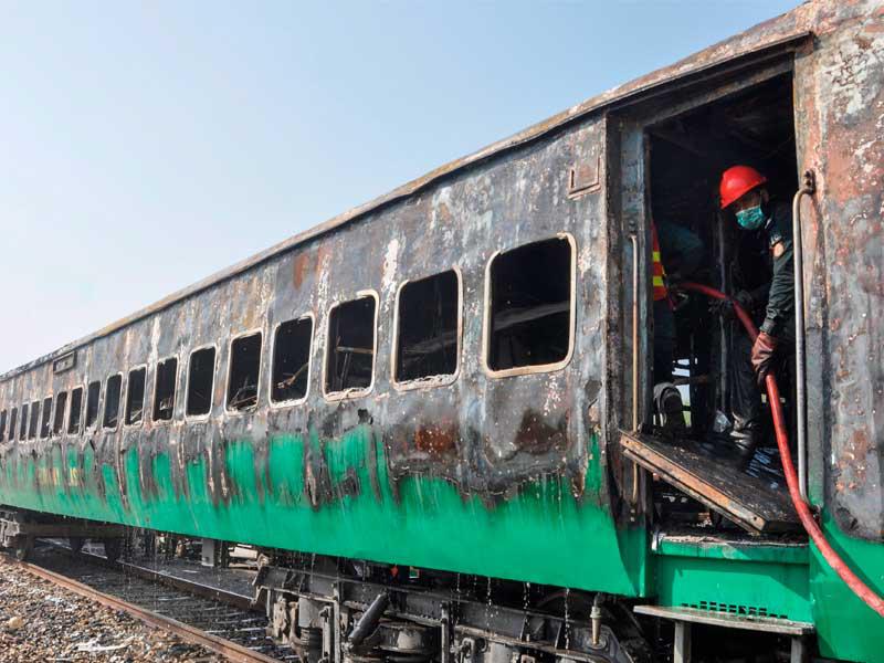 إفطارهم أحرق القطار وقتل 73 راكباً