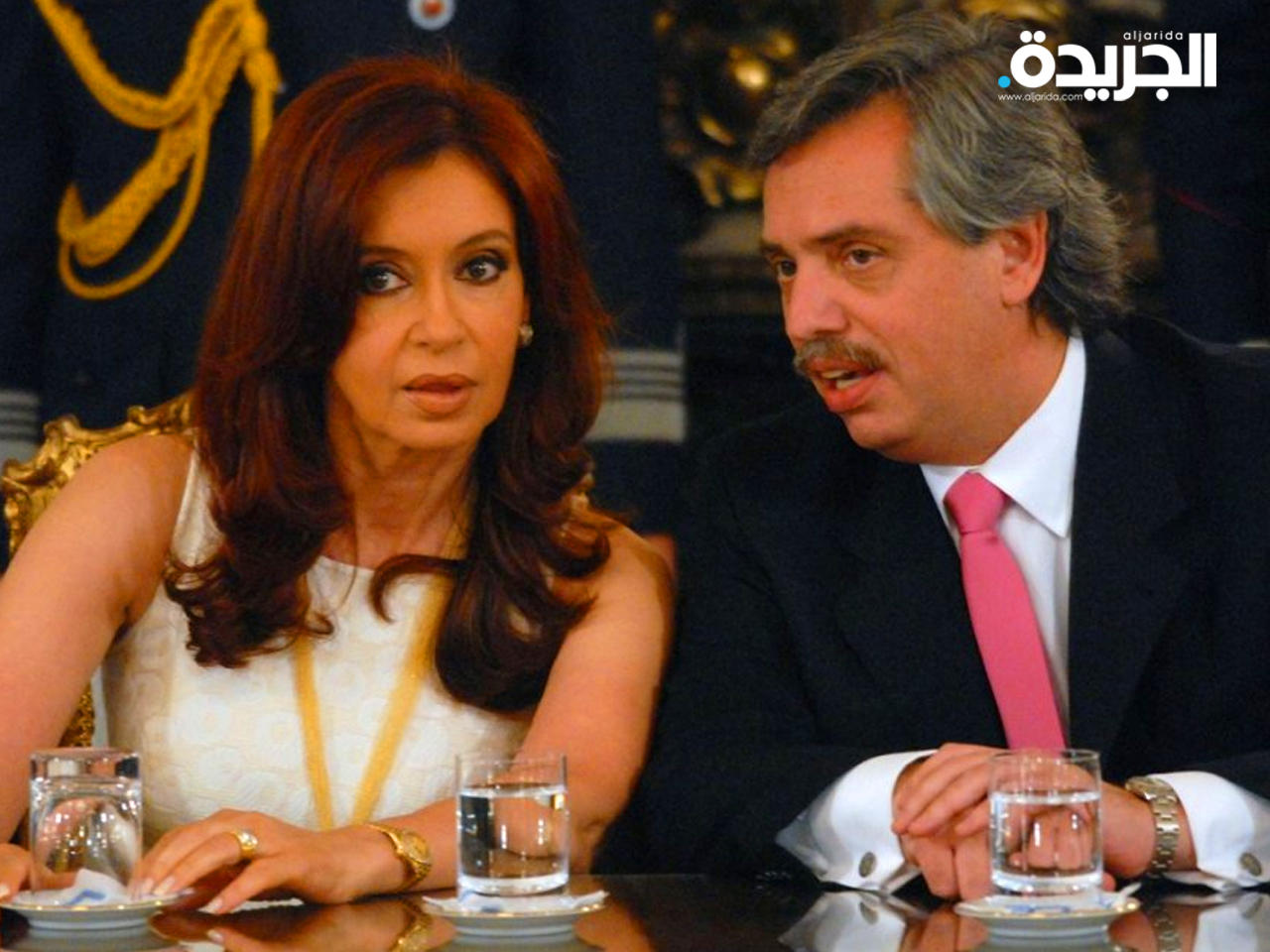 البرتو فرنانديز ونائبته الرئيسة السابقة كريستينا فرنانديز