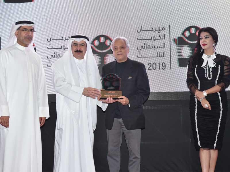 العبد الجليل والأنصاري والحسينان خلال تكريم حبيب حسينn