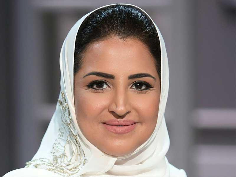  الروائية سمر المقرن